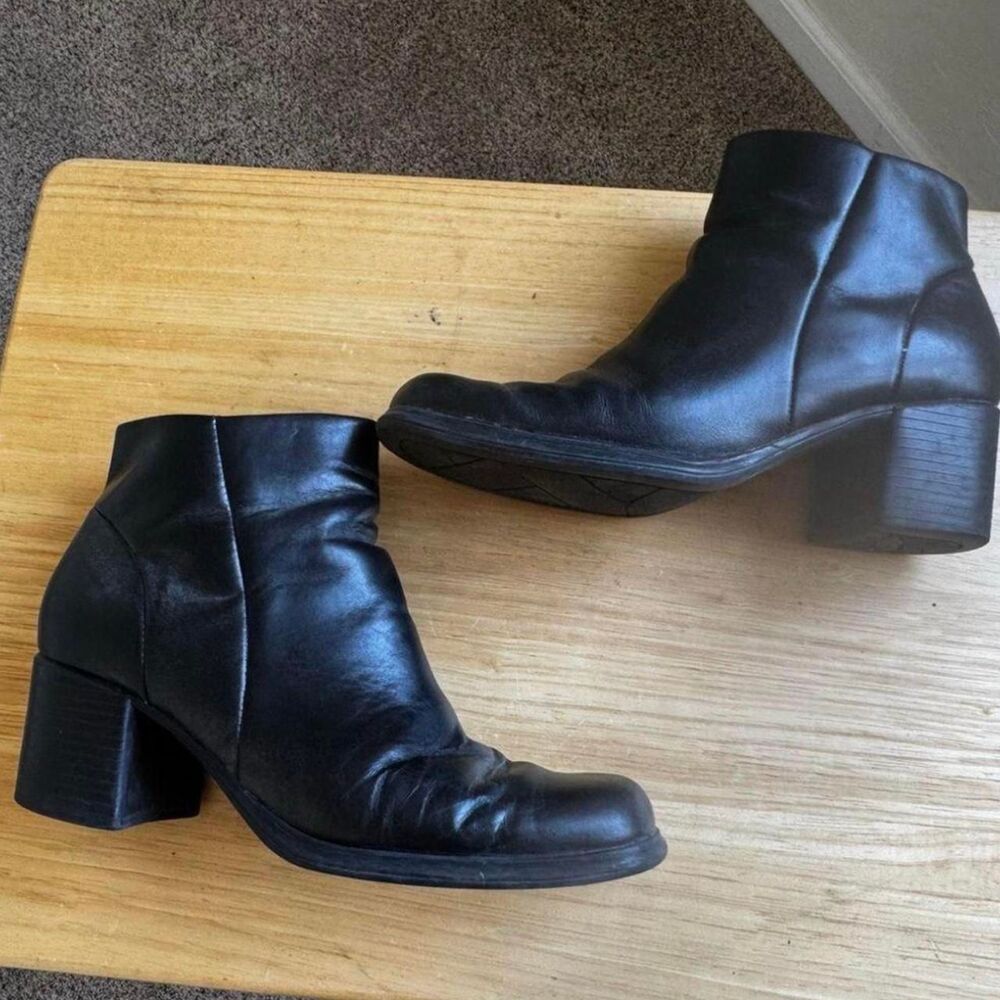 White Mountain Fairchild II Black Leather Ankle Boots – Size 7